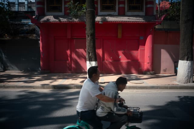 昆明，新闻路，过载